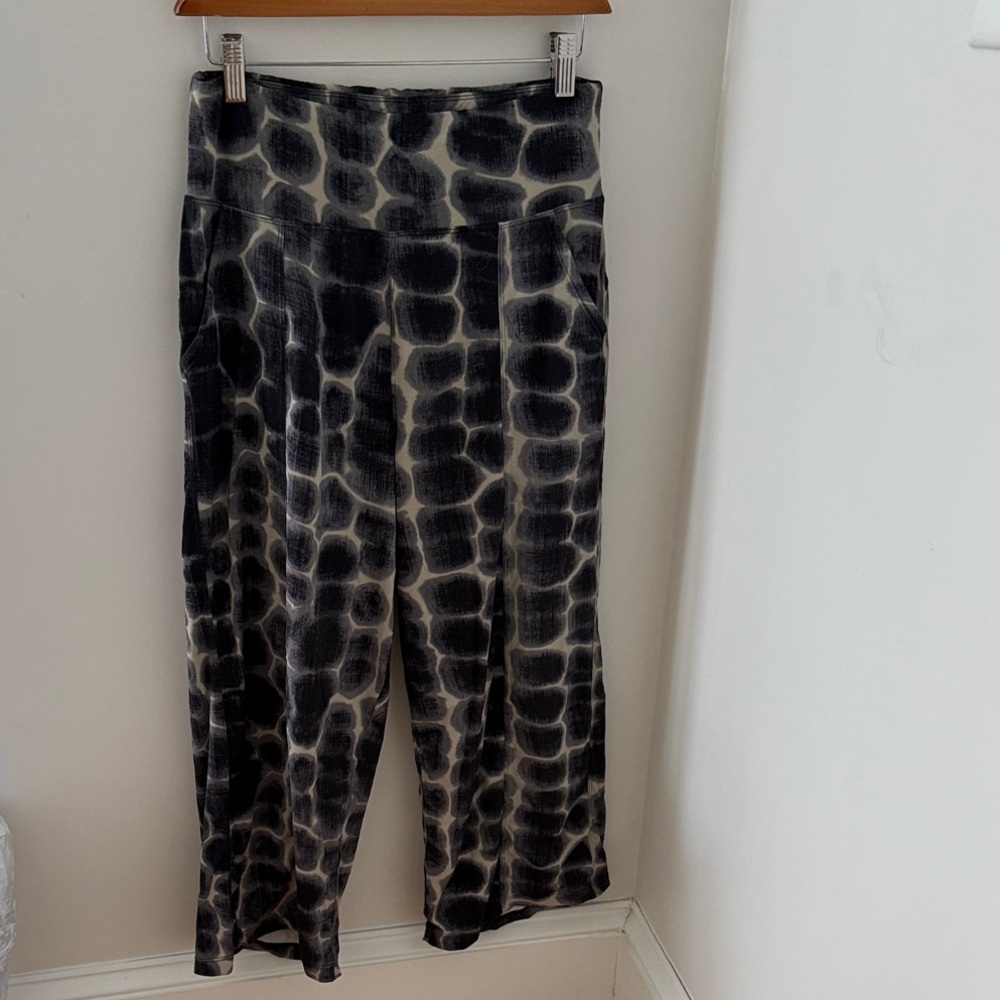 Black and Gray Patterned Pants